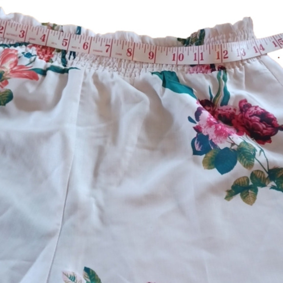 FLORAL shorts , NWT, size Large , from Jealous Tomato. Beautiful print. - Picture 8 of 9